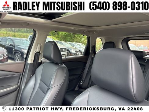 Used 2023 Nissan Rogue SV w/ SV Premium Package image 2