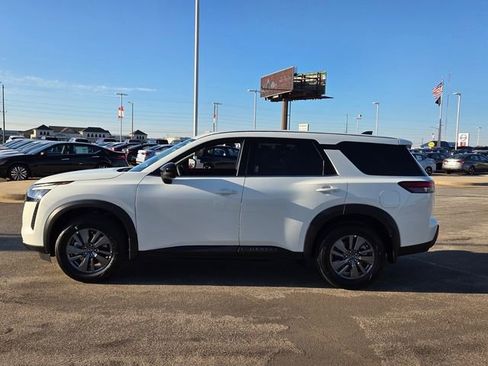 New 2026 Nissan Pathfinder S image 4