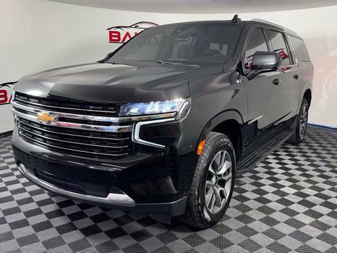 Used 2021 Chevrolet Suburban LT AWD/4WD image 3