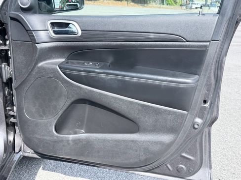 Used 2019 Jeep Grand Cherokee Altitude RWD image 30