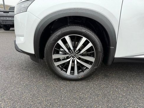 New 2025 Nissan Pathfinder Platinum w/ Cargo Package image 9