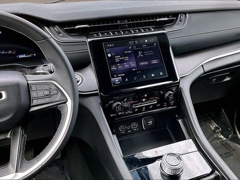 Used 2024 Jeep Grand Cherokee L Laredo image 9