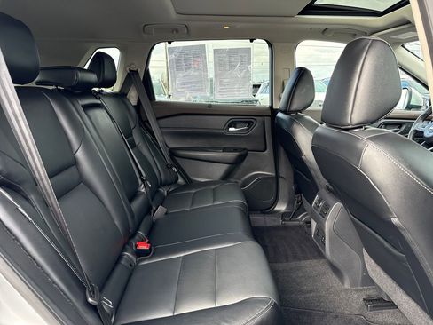 Used 2022 Nissan Rogue SL w/ SL Premium Package image 19