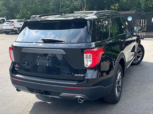 Used 2023 Ford Explorer XLT w/ Equipment Group 202A AWD/4WD image 4