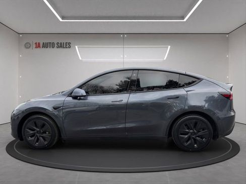Used 2020 Tesla Model Y Long Range image 2