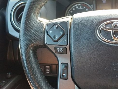 Used 2020 Toyota Tacoma TRD Sport w/ Technology Package AWD/4WD image 25