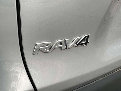 Used 2023 Toyota RAV4 XLE Premium image 11