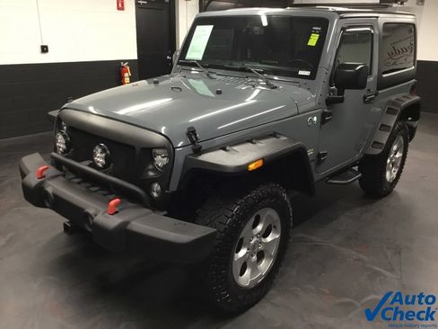 Used 2015 Jeep Wrangler Sahara w/ Connectivity Group AWD/4WD image 6