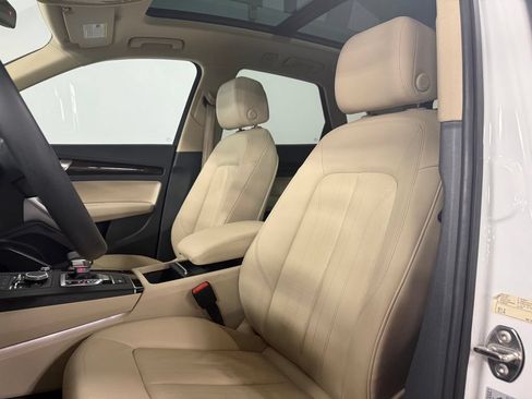 Used 2019 Audi Q5 2.0T Premium Plus w/ Convenience Package AWD/4WD image 9