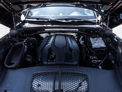 Used 2022 Porsche Macan AWD/4WD image 82