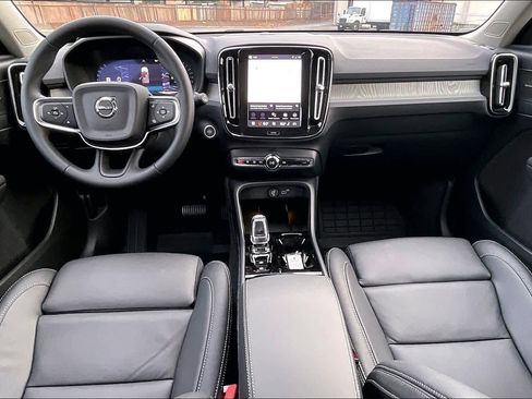 New 2026 Volvo XC40 B5 Ultra w/ Protection Package Premier image 7