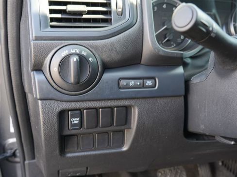 Used 2023 Nissan Titan S AWD/4WD image 16