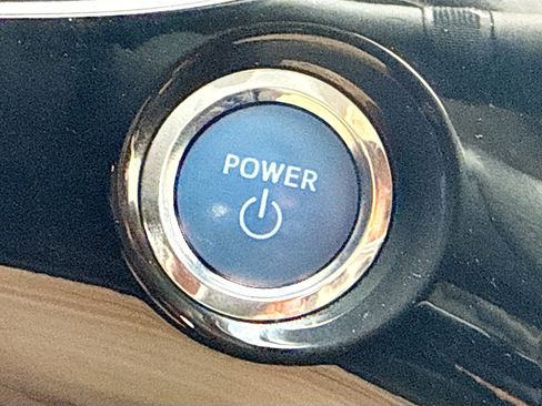 Used 2022 Toyota Prius L Eco image 33