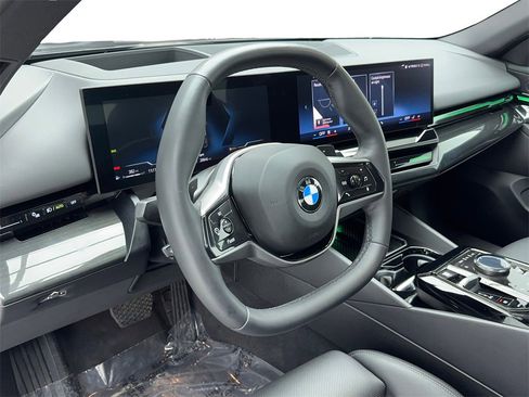Used 2025 BMW 530i image 14