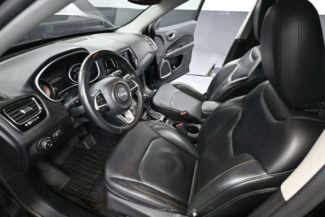 Used 2017 Jeep Compass Limited w/ Navigation Group AWD/4WD image 16