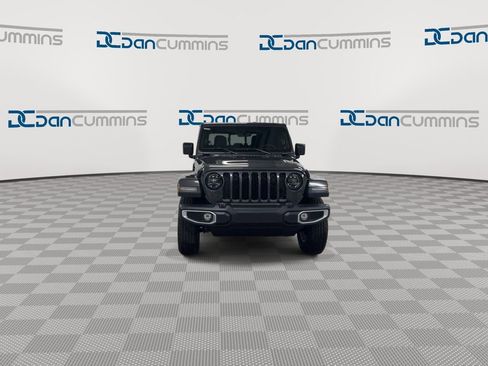 Used 2023 Jeep Gladiator Sport AWD/4WD image 3