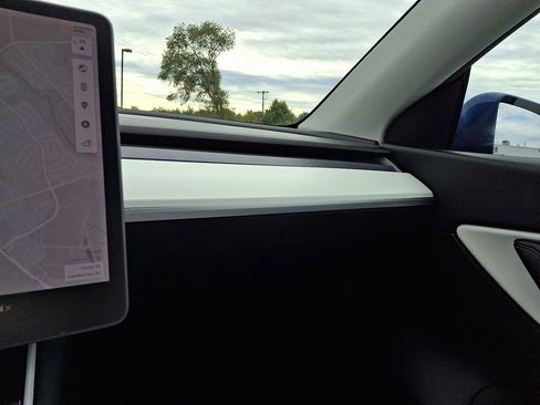 Used 2021 Tesla Model Y Long Range image 27