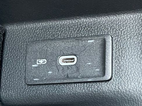 Used 2025 Volkswagen Atlas SE FWD image 6