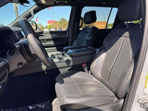 Used 2022 Jeep Wagoneer Series II AWD/4WD image 16