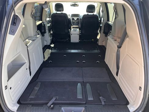 Used 2015 Chrysler Town & Country Touring FWD image 25