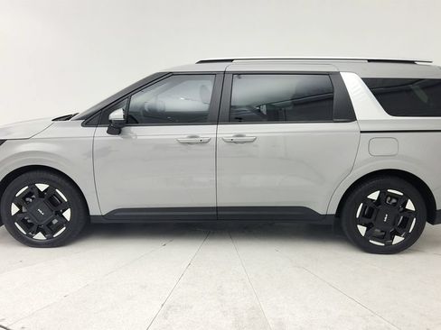 Used 2026 Kia Carnival EX FWD image 4