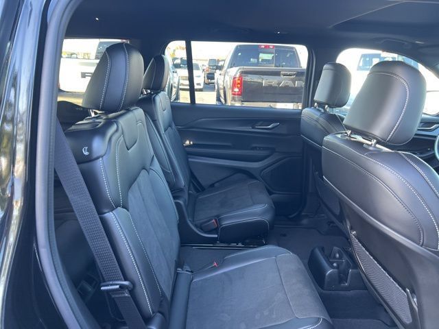 Used 2025 Jeep Grand Cherokee L Altitude AWD/4WD image 12