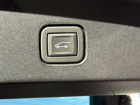 Used 2025 Cadillac Lyriq Sport image 18