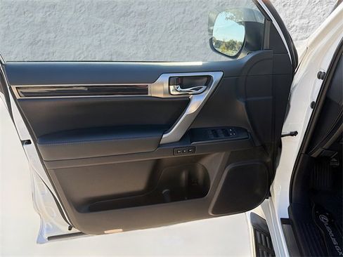 Used 2023 Lexus GX 460 Premium image 23