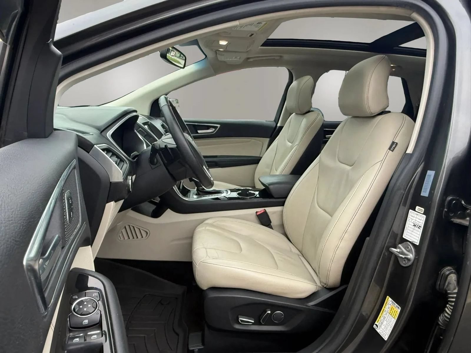 Used 2017 Ford Edge Titanium w/ Technology Package AWD/4WD image 12