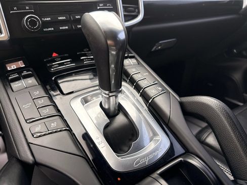 Used 2017 Porsche Cayenne Platinum Edition AWD/4WD image 23
