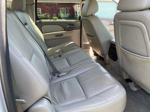 Used 2012 Chevrolet Suburban LT w/ Luxury Package AWD/4WD image 21