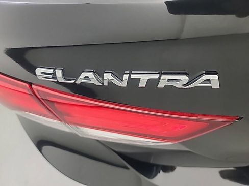 Used 2014 Hyundai Elantra SE FWD image 11