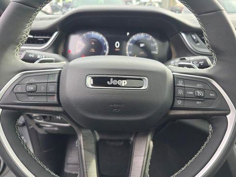 New 2025 Jeep Grand Cherokee Limited image 30