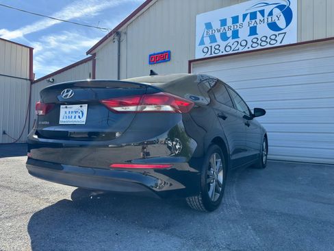 Used 2017 Hyundai Elantra SE image 23