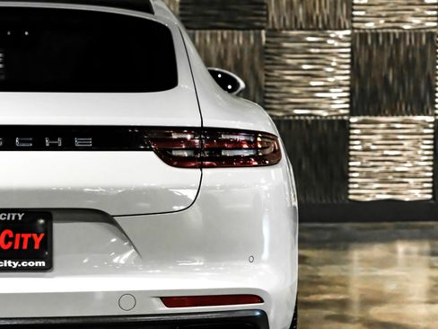 Used 2018 Porsche Panamera 4 AWD/4WD image 53