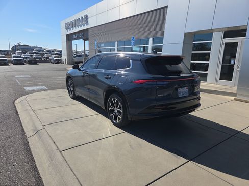 Used 2025 Toyota Crown Signia image 3