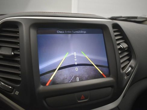 Certified 2016 Jeep Cherokee Trailhawk w/ Comfort/Convenience Group image 47