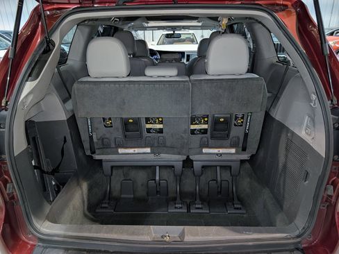 Used 2017 Toyota Sienna XLE Premium image 27
