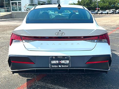 Used 2025 Hyundai Elantra SEL FWD image 7