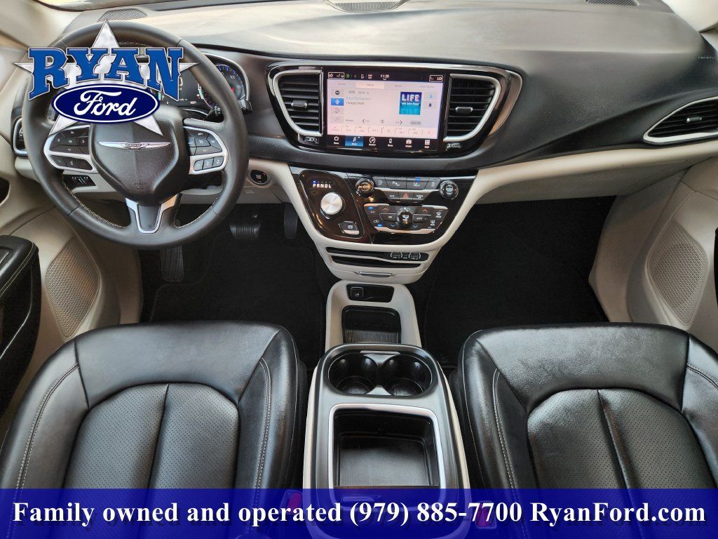 Used 2024 Chrysler Pacifica Touring-L FWD image 20
