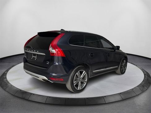 Used 2017 Volvo XC60 T6 Dynamic w/ Preferred Option Package image 5