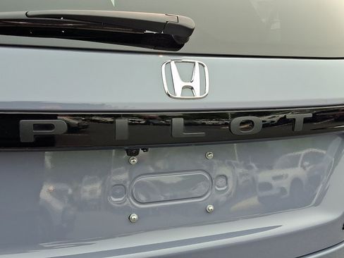 Certified 2025 Honda Pilot Sport image 30