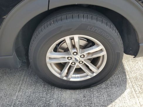 Certified 2022 Ford Explorer XLT w/ Equipment Group 202A image 5