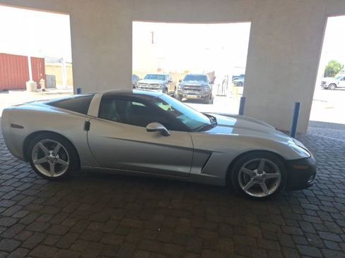 Used 2006 Chevrolet Corvette Coupe w/ Preferred Equipment Group RWD image 5