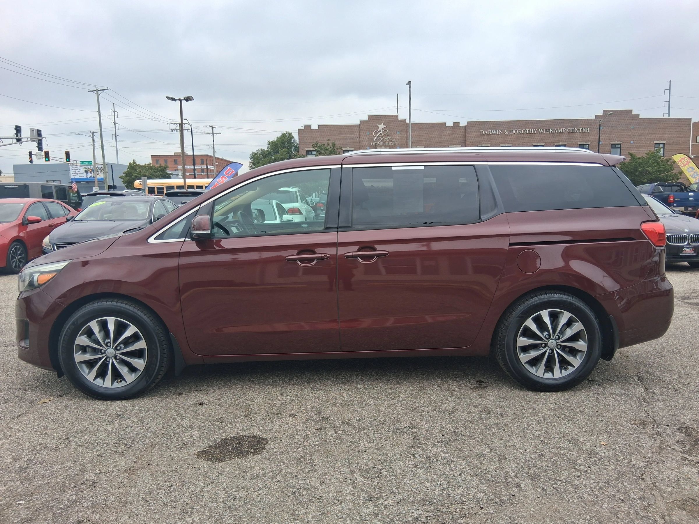Used 2016 Kia Sedona SX FWD image 3