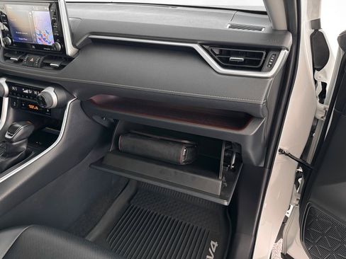 Used 2020 Toyota RAV4 Limited image 30