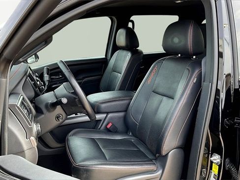 Used 2023 Nissan Titan PRO-4X w/ Pro-4x Convenience Package image 27