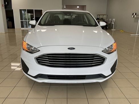 Used 2020 Ford Fusion SE image 2