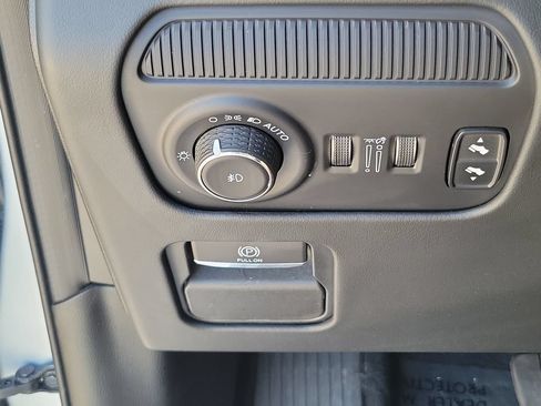 Used 2024 Jeep Grand Wagoneer L Series III AWD/4WD image 24