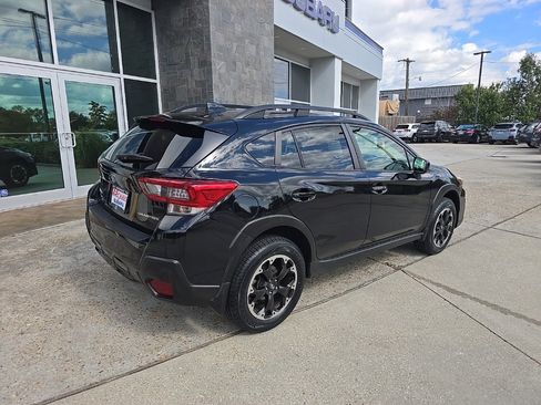 Used 2021 Subaru Crosstrek 2.0i Premium w/ Moonroof Package image 2